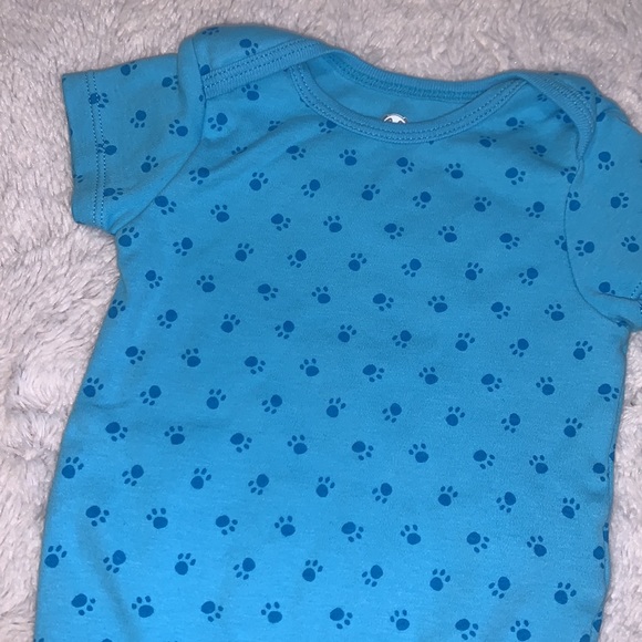 (3 for $10) rococo paw print bodysuit - Picture 2 of 3